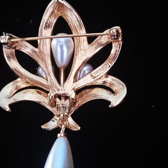 Napier Faux Pearl & Gold Tone Brooch Signed - Picture 2 of 5